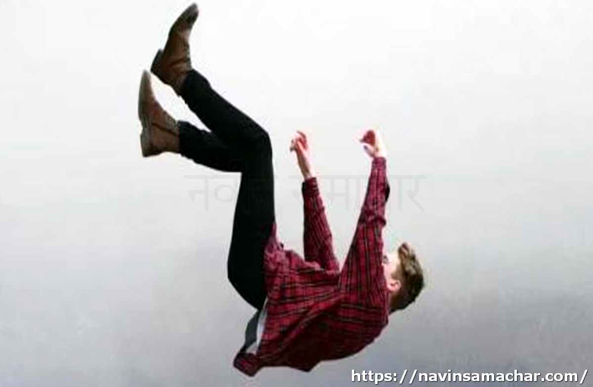 (Hotel Employee Fell From the Roof in Nainital)